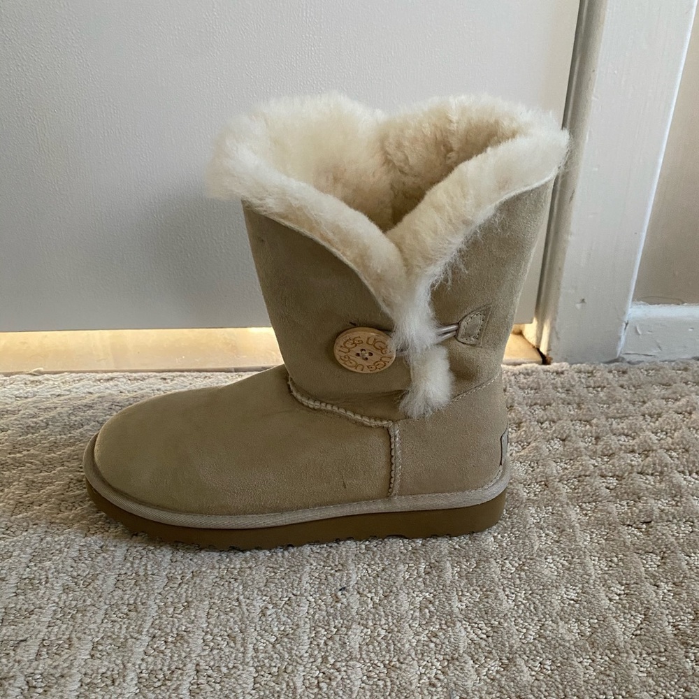 Ugg Bailey Button Left Shoe Only Replacement - image 1